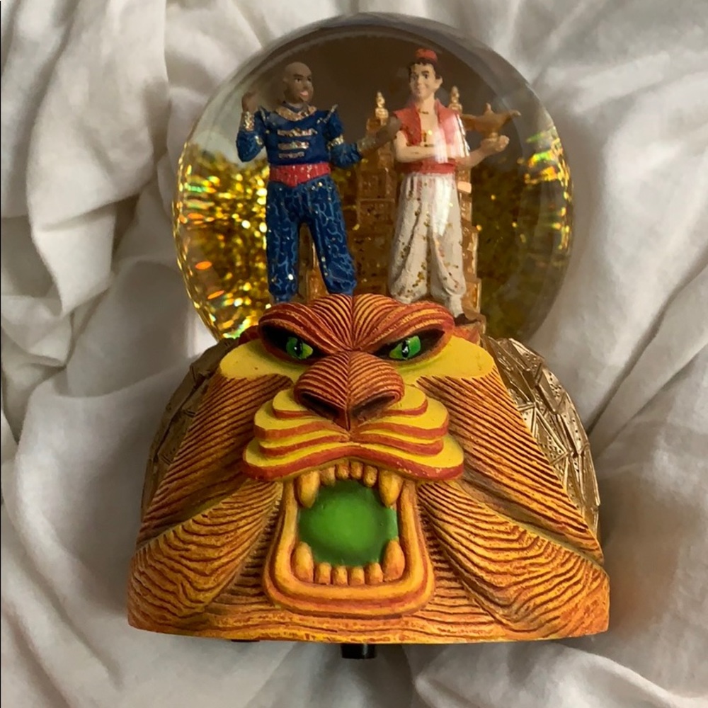 Aladdin Snowglobe